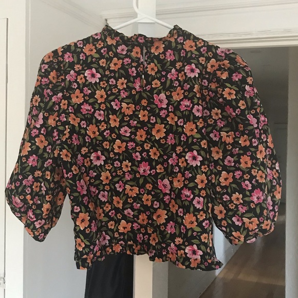 New Puff Sleeve Floral Blouse 💐 - Picture 11 of 11
